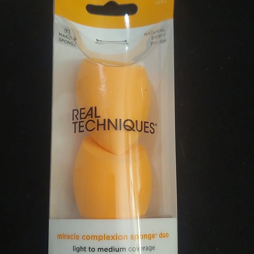 Real‎ Techniques sponge duo